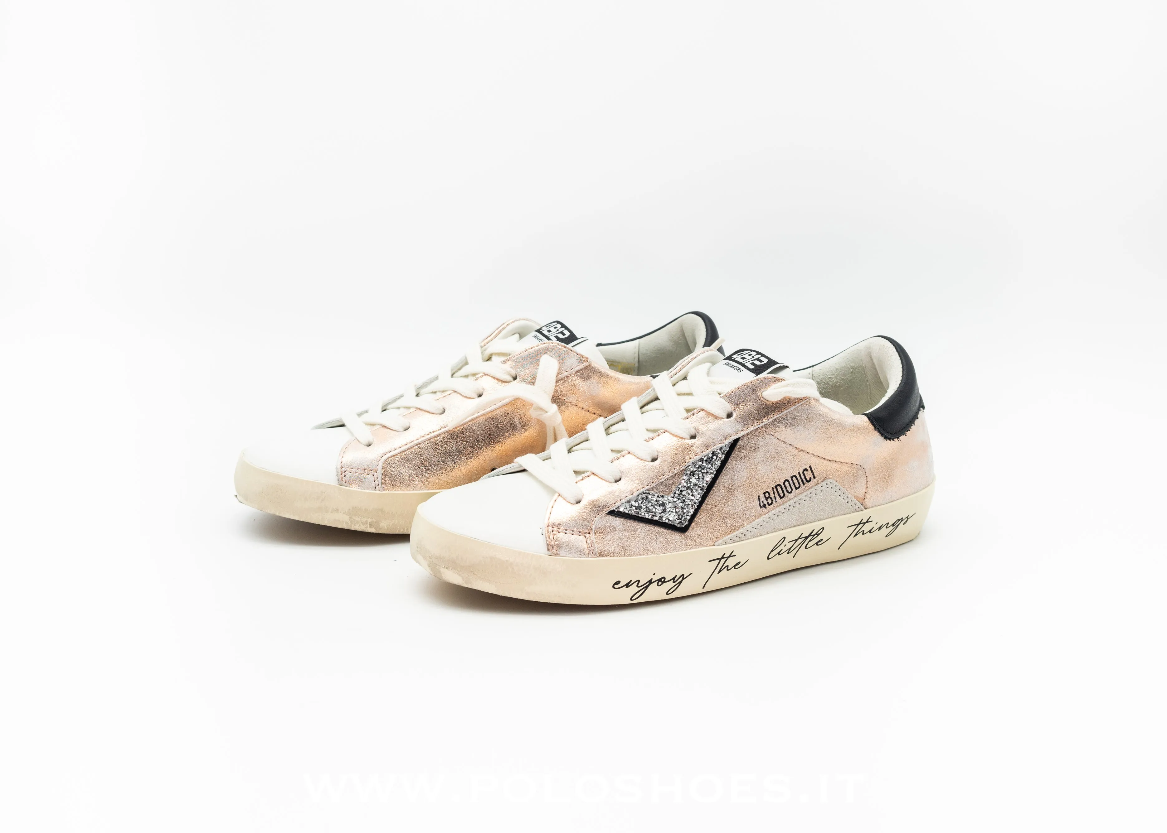 4B12 - SUPRIME SNEAKERS CAMEO