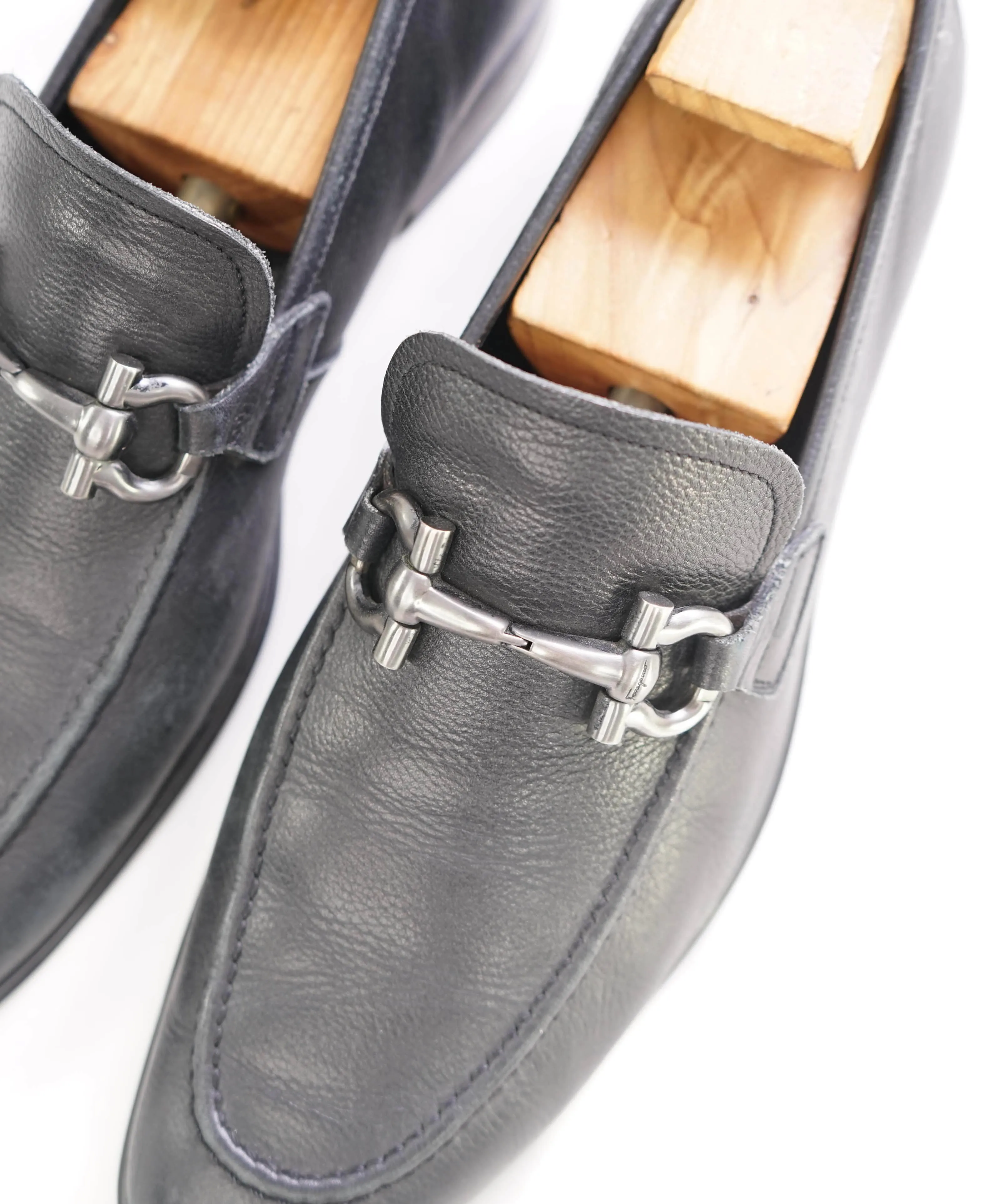 $850 SALVATORE FERRAGAMO - "REGAL" Black Pebbled Leather Loafers W TREES - 8.5 EE