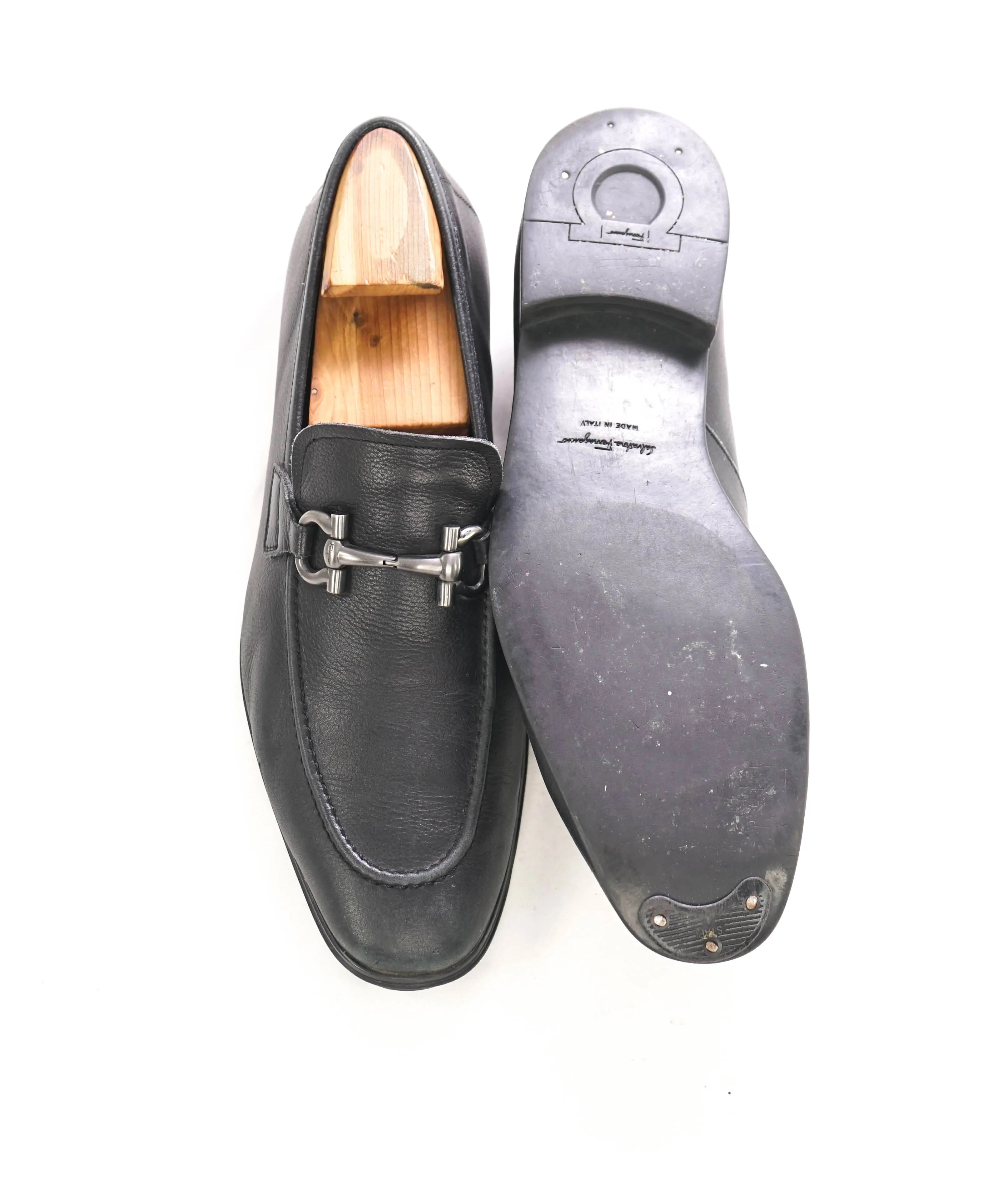 $850 SALVATORE FERRAGAMO - "REGAL" Black Pebbled Leather Loafers W TREES - 8.5 EE