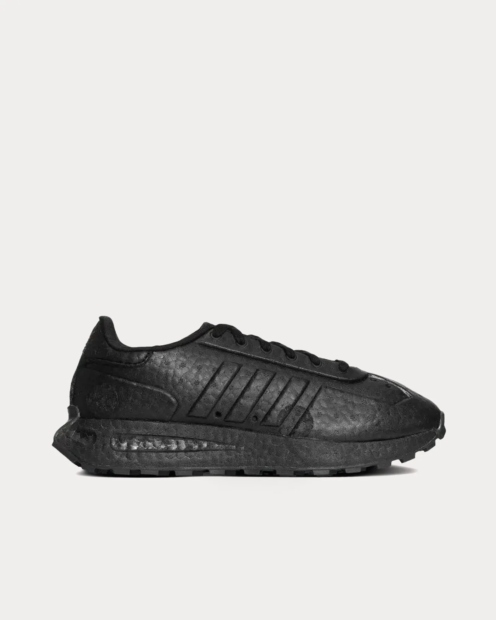 Retropy Full BOOST Black Low Top Sneakers