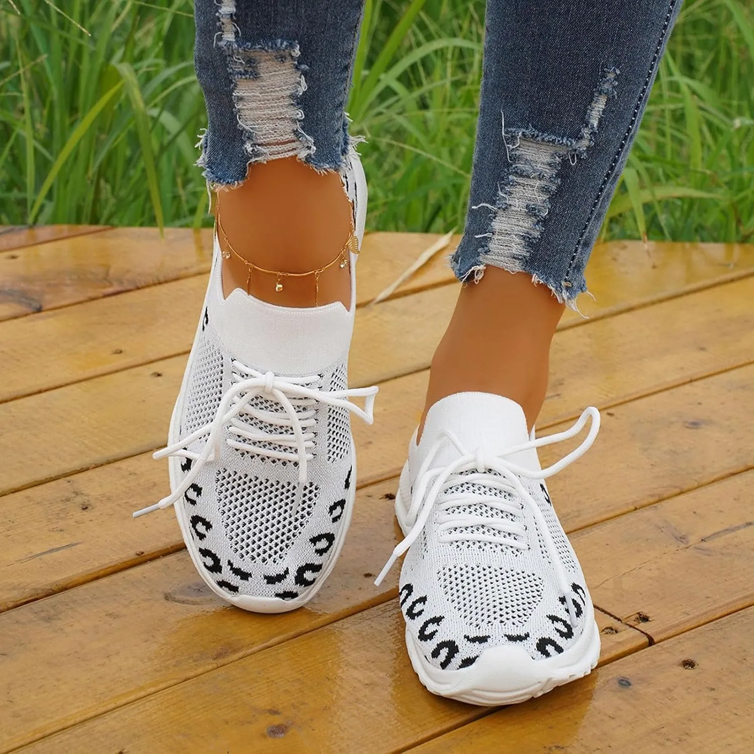 Slip on Walking Shoes Women Non Slip Memory Foam Arch Support Running Shoes Breathable Casual Gym Tennis Shoes Ladies 2024 Fashion Sneakers