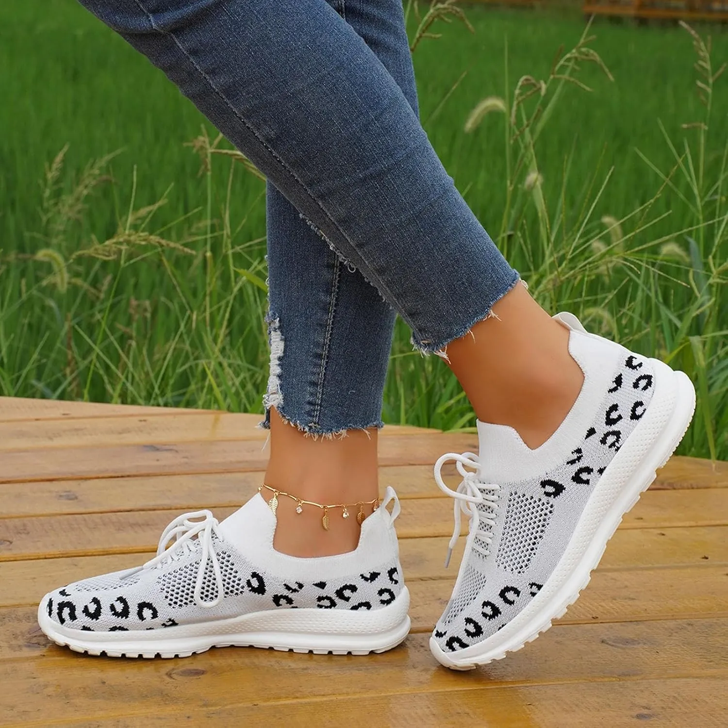Slip on Walking Shoes Women Non Slip Memory Foam Arch Support Running Shoes Breathable Casual Gym Tennis Shoes Ladies 2024 Fashion Sneakers