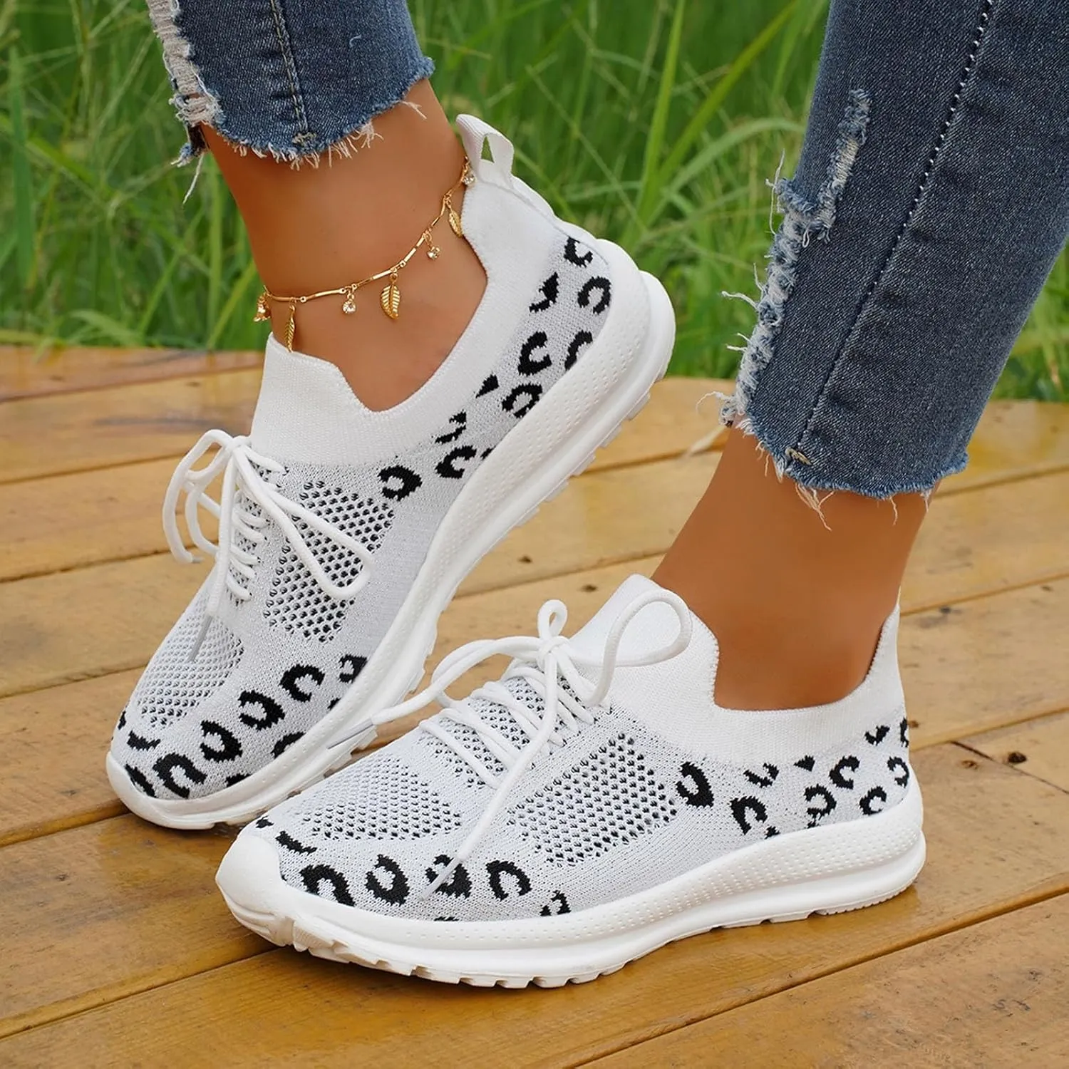 Slip on Walking Shoes Women Non Slip Memory Foam Arch Support Running Shoes Breathable Casual Gym Tennis Shoes Ladies 2024 Fashion Sneakers