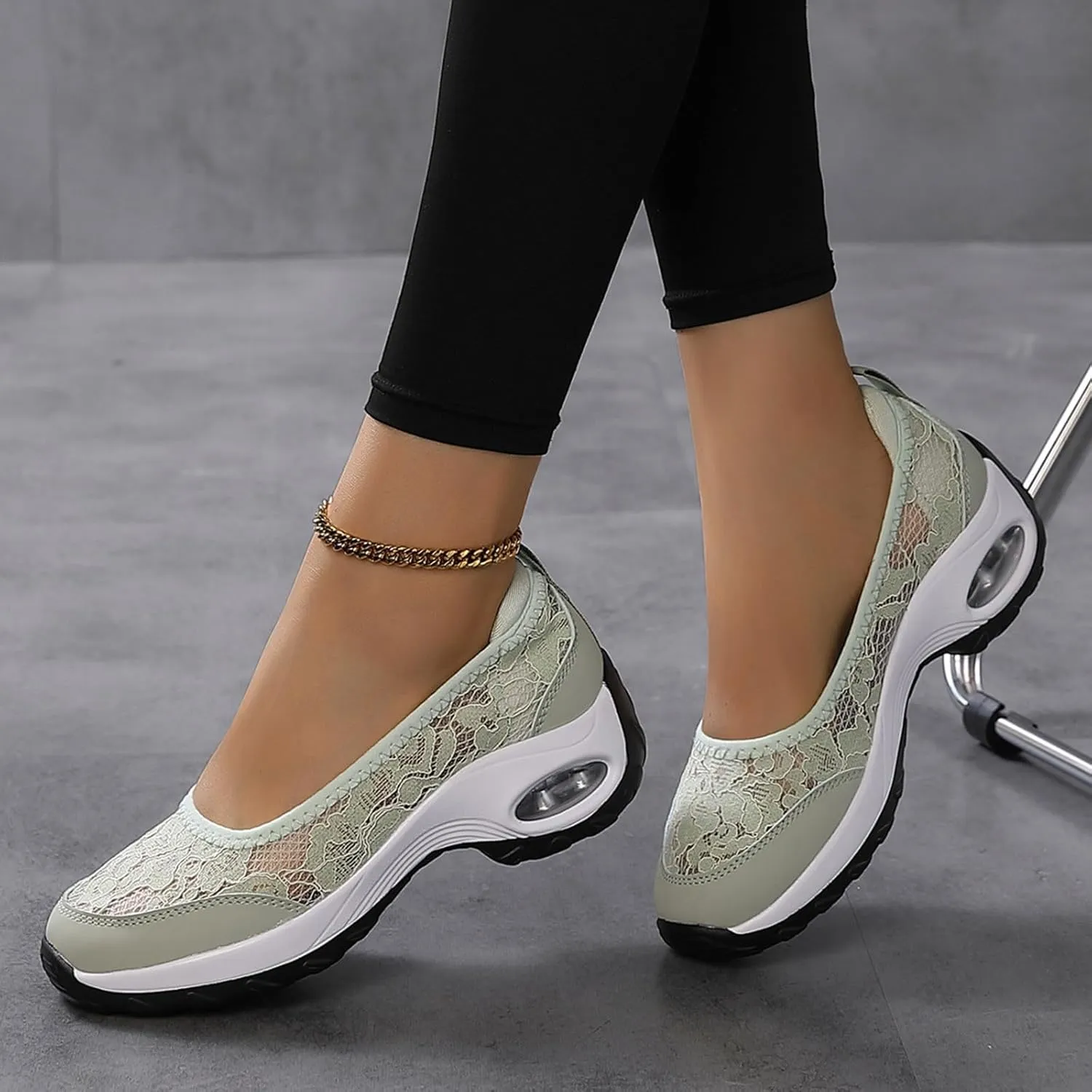 Slip on Walking Shoes Women Non Slip Memory Foam Comfortable Running Shoes Breathable Mesh Sports Workout Tennis Shoes Ladies 2024 Fashion Sneakers