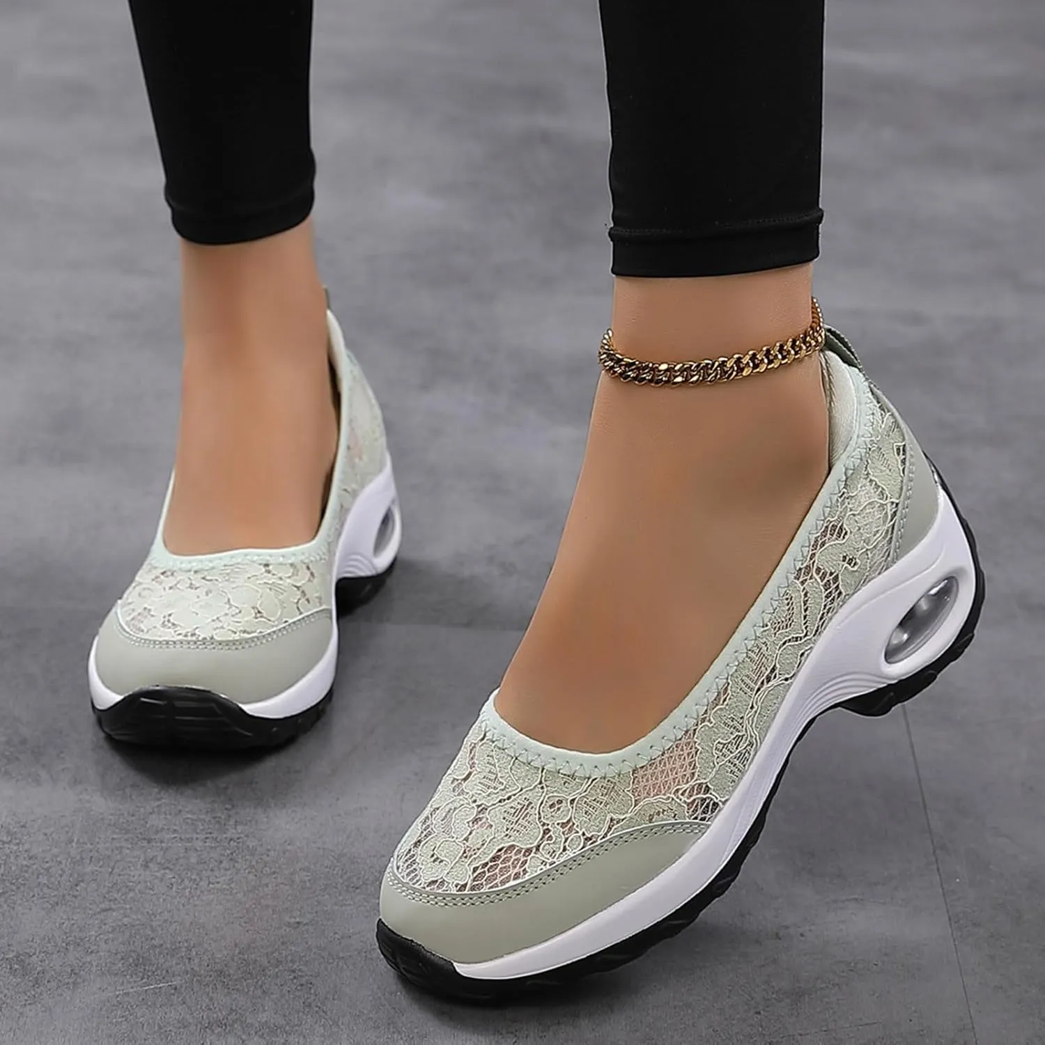 Slip on Walking Shoes Women Non Slip Memory Foam Comfortable Running Shoes Breathable Mesh Sports Workout Tennis Shoes Ladies 2024 Fashion Sneakers