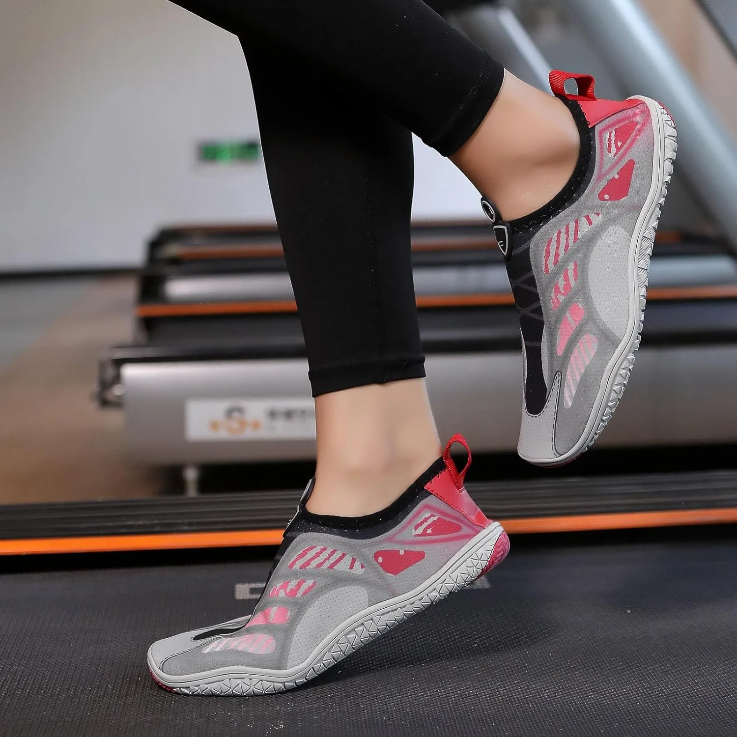 Women's Slip on Walking Shoes Non Slip Memory Foam Running Shoes Wide Width Breathable Mesh Sports Workout Tennis Shoes Lightweight Fashion Sneakers