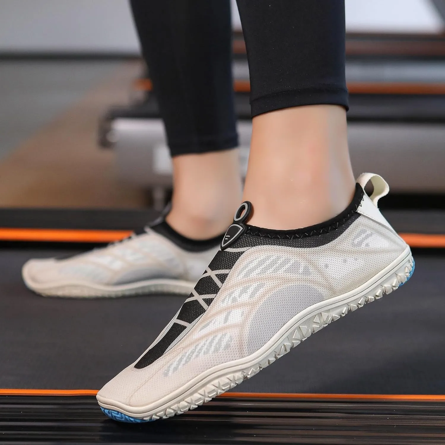 Women's Slip on Walking Shoes Non Slip Memory Foam Running Shoes Wide Width Breathable Mesh Sports Workout Tennis Shoes Lightweight Fashion Sneakers
