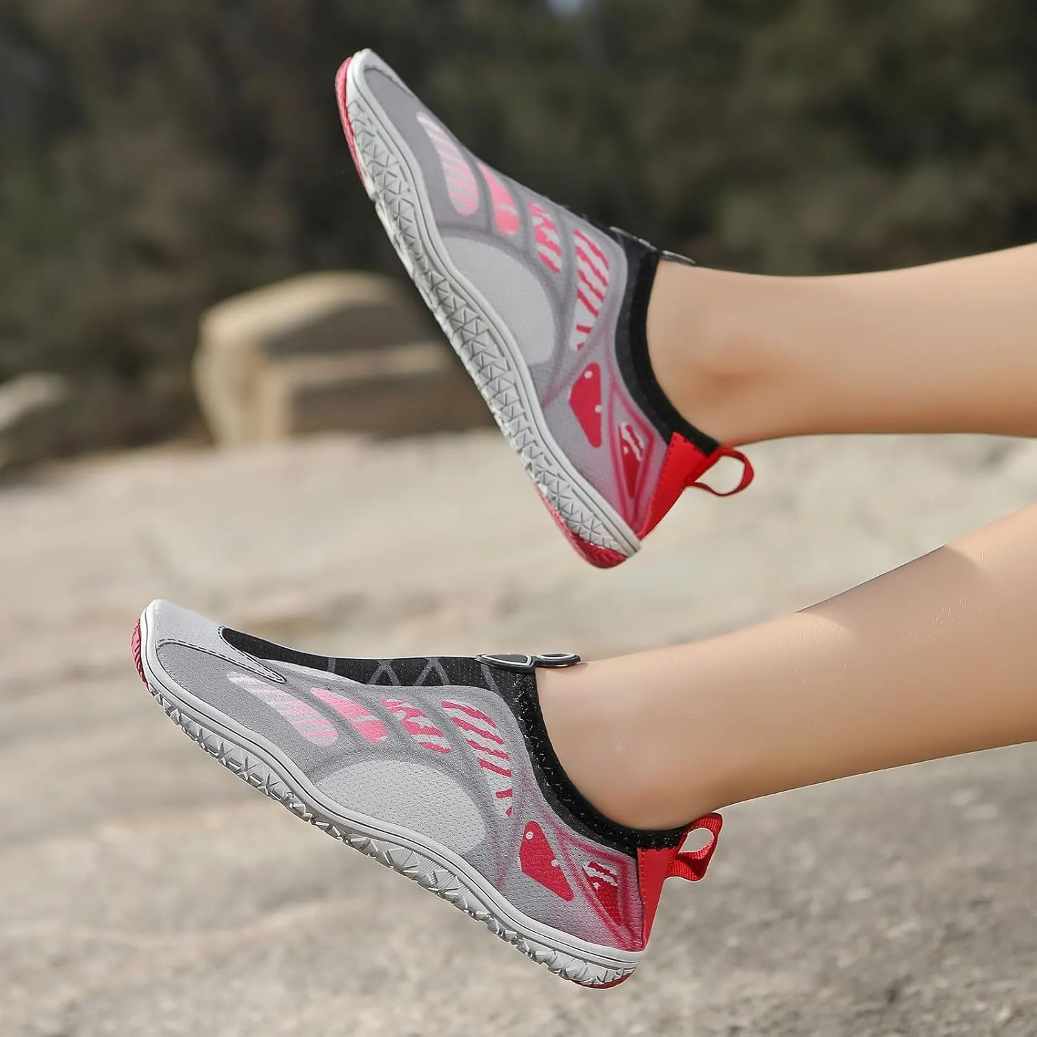 Women's Slip on Walking Shoes Non Slip Memory Foam Running Shoes Wide Width Breathable Mesh Sports Workout Tennis Shoes Lightweight Fashion Sneakers