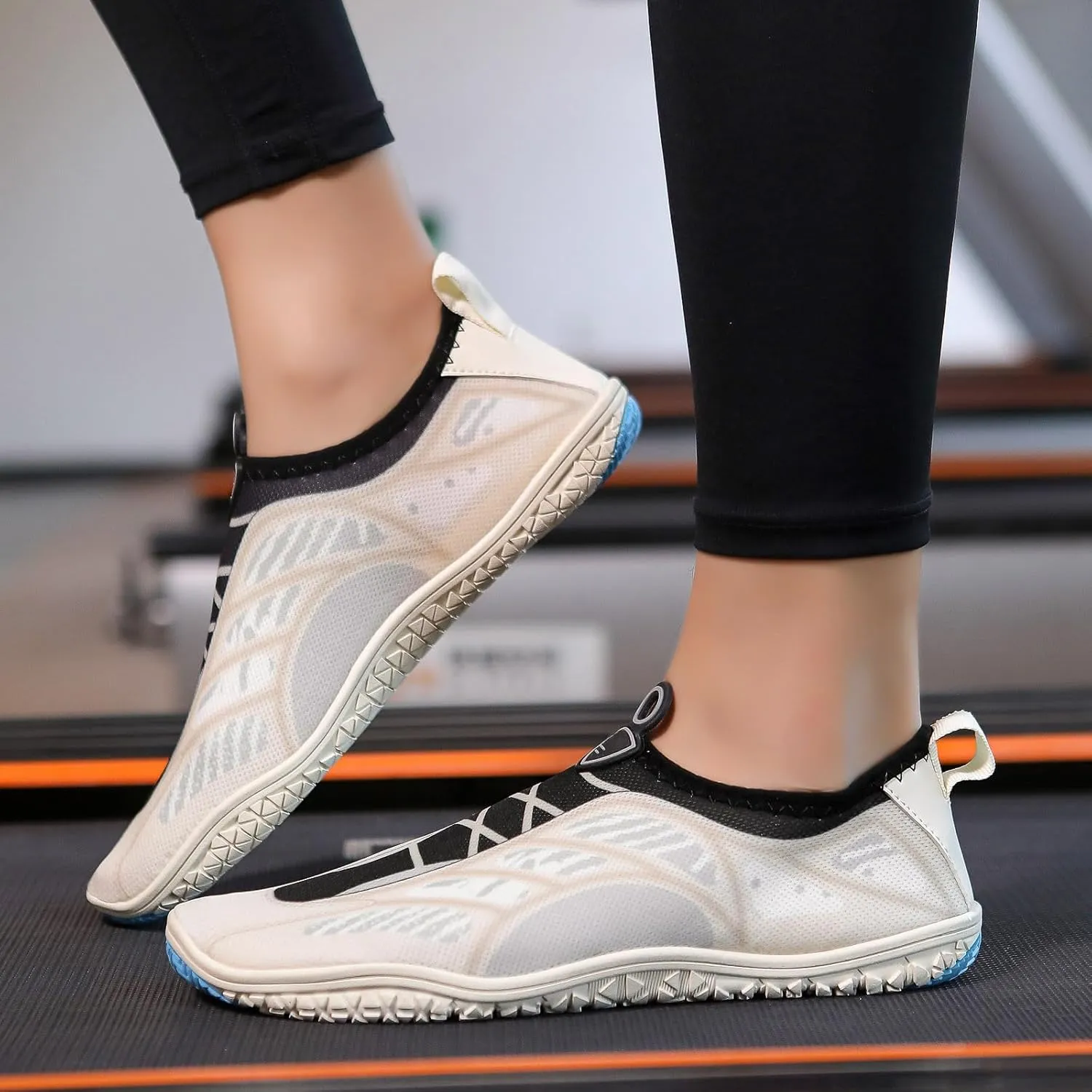 Women's Slip on Walking Shoes Non Slip Memory Foam Running Shoes Wide Width Breathable Mesh Sports Workout Tennis Shoes Lightweight Fashion Sneakers