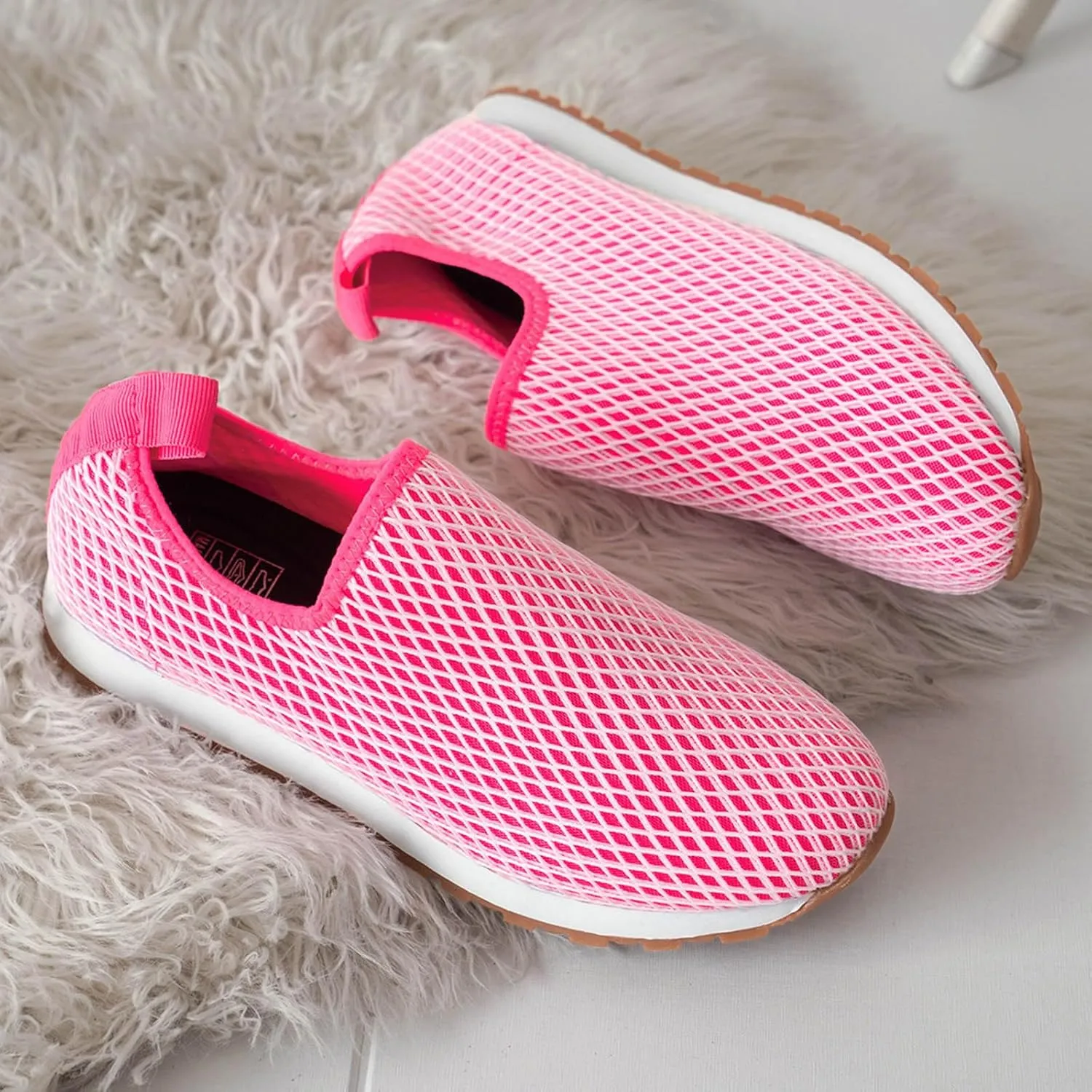 Women's Slip on Walking Shoes Non Slip Memory Foam Vintage Wide Running Shoes Breathable Gym Workout Shoes Lightweight Fashion Sneakers