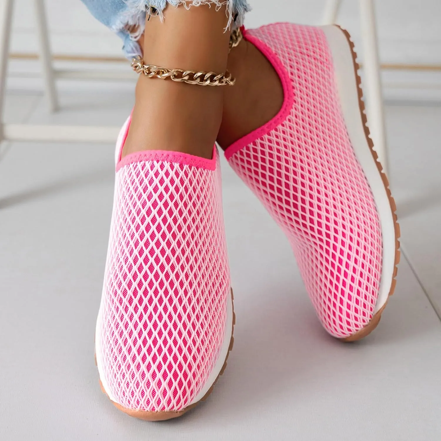 Women's Slip on Walking Shoes Non Slip Memory Foam Vintage Wide Running Shoes Breathable Gym Workout Shoes Lightweight Fashion Sneakers